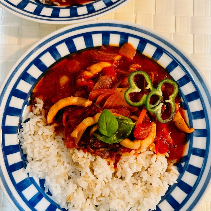 イカとバジルのトマト煮がけごはん